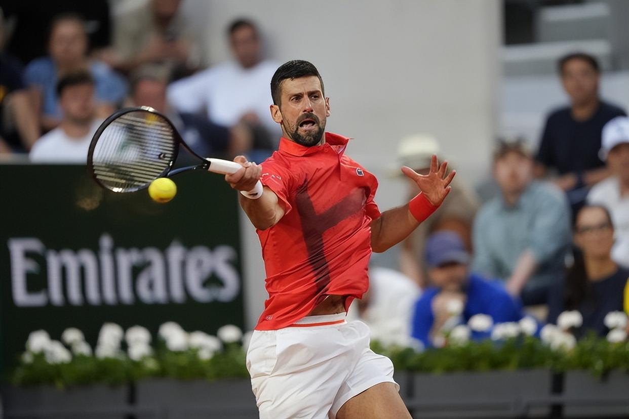 开云APP-锐不可当引爆全场！，纳达尔意外战胜美国队观众掌声雷动(纳达尔有多强)