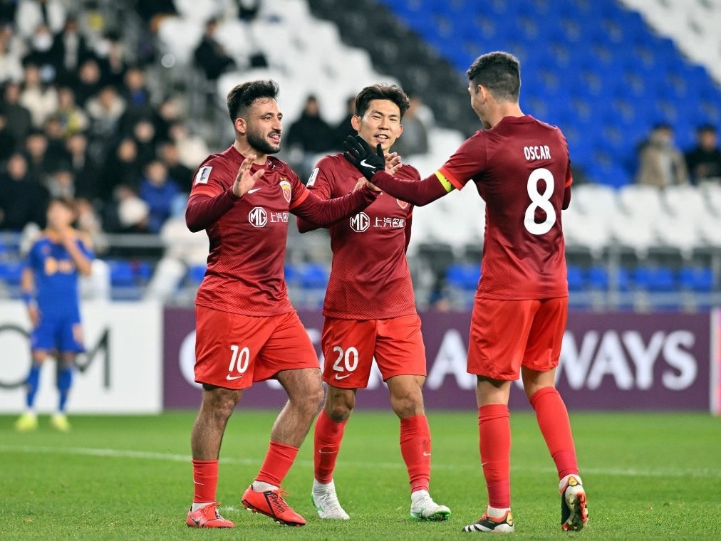 上海海港训练开放日；国际比赛日队长鼓劲引欢呼；国王杯在即；更衣室氛围转暖(上海海港比赛直播今晚)