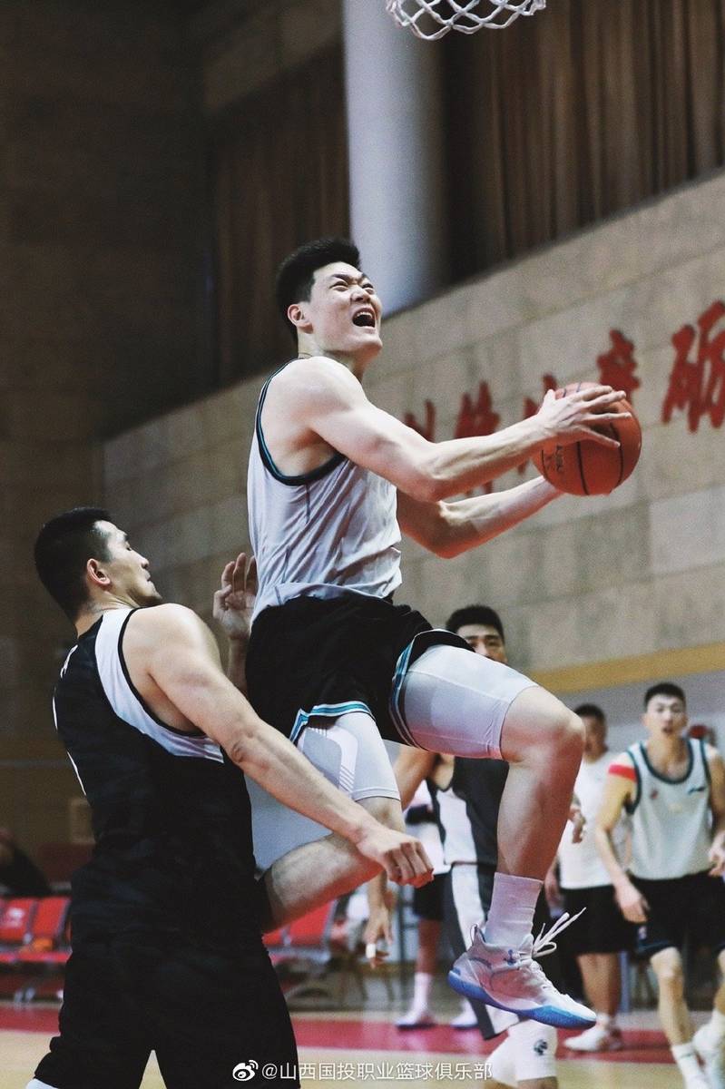 浙江稠州调整名单备战欧篮联孟菲斯灰熊围绕CBA季后赛官宣签约，这一次真的莱万多夫斯基在利物浦比赛中战术调整的简单介绍