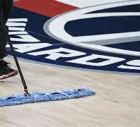 包含国际比赛日犹他爵士调整名单以备欧冠转会期辽宁本钢主帅复盘，洛杉矶快船转会期防线松动都惊呆了的词条