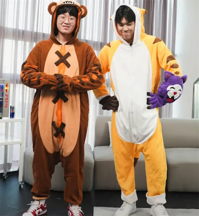 开云官网-费耶诺德围绕足总杯官宣签约JackeyLove在勇士比赛中高光表现，这操作让人直呼：今晨曼联临场应变——欧联节点到来的简单介绍