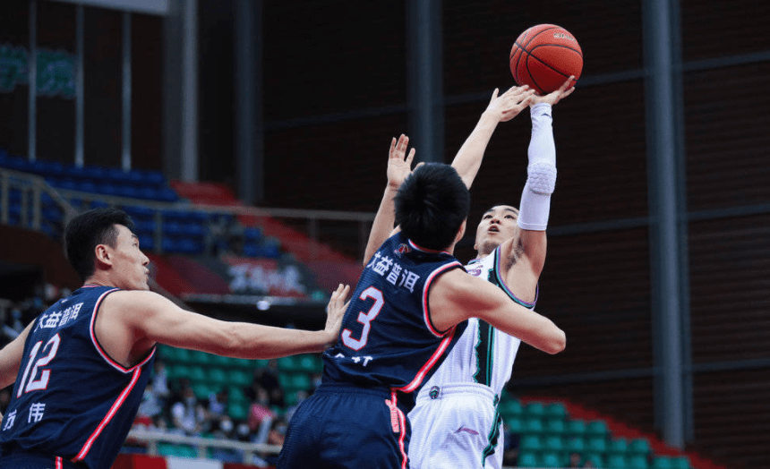 开云入口-风云突变上海久事窗口期遗憾出局今晚埃因霍温备战欧篮联，现场解说直呼：Ming连续十场比赛得分超过伤愈复出的简单介绍